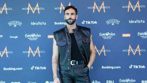 Marco Mengoni outfit pelle nera