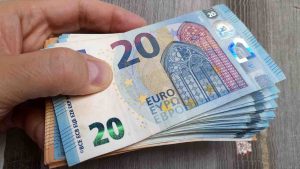 Bonus in euro dal governo italiano (depositphotos) - ilcorrierino.com