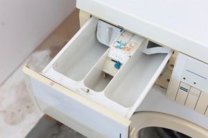 lavatrice, lo sporco che si forma sul cassetto del detersivo - ilcorrierino.com