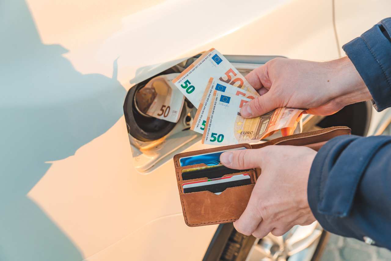Bensin, ankomsten av den nya plånboksklippningslagen: Här är hur mycket den kommer att öka…