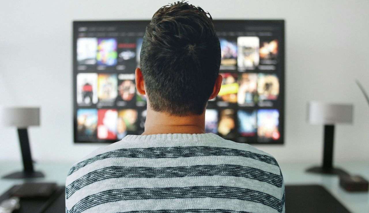 Guardare la televisione