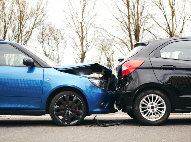 Incidente tra due auto