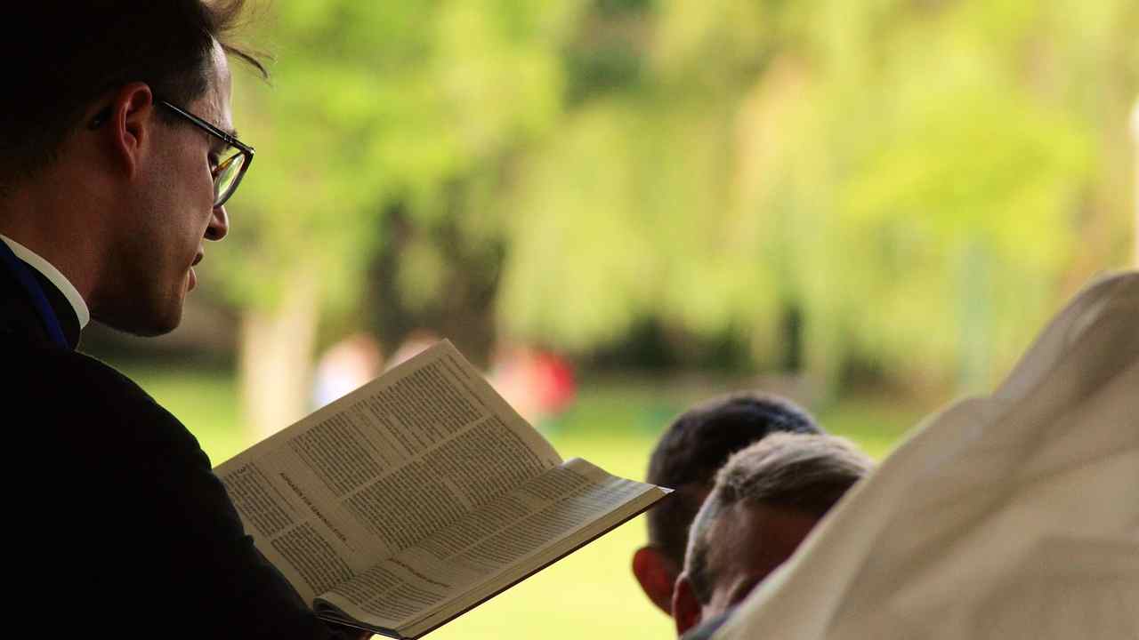 sacerdote e lavoro