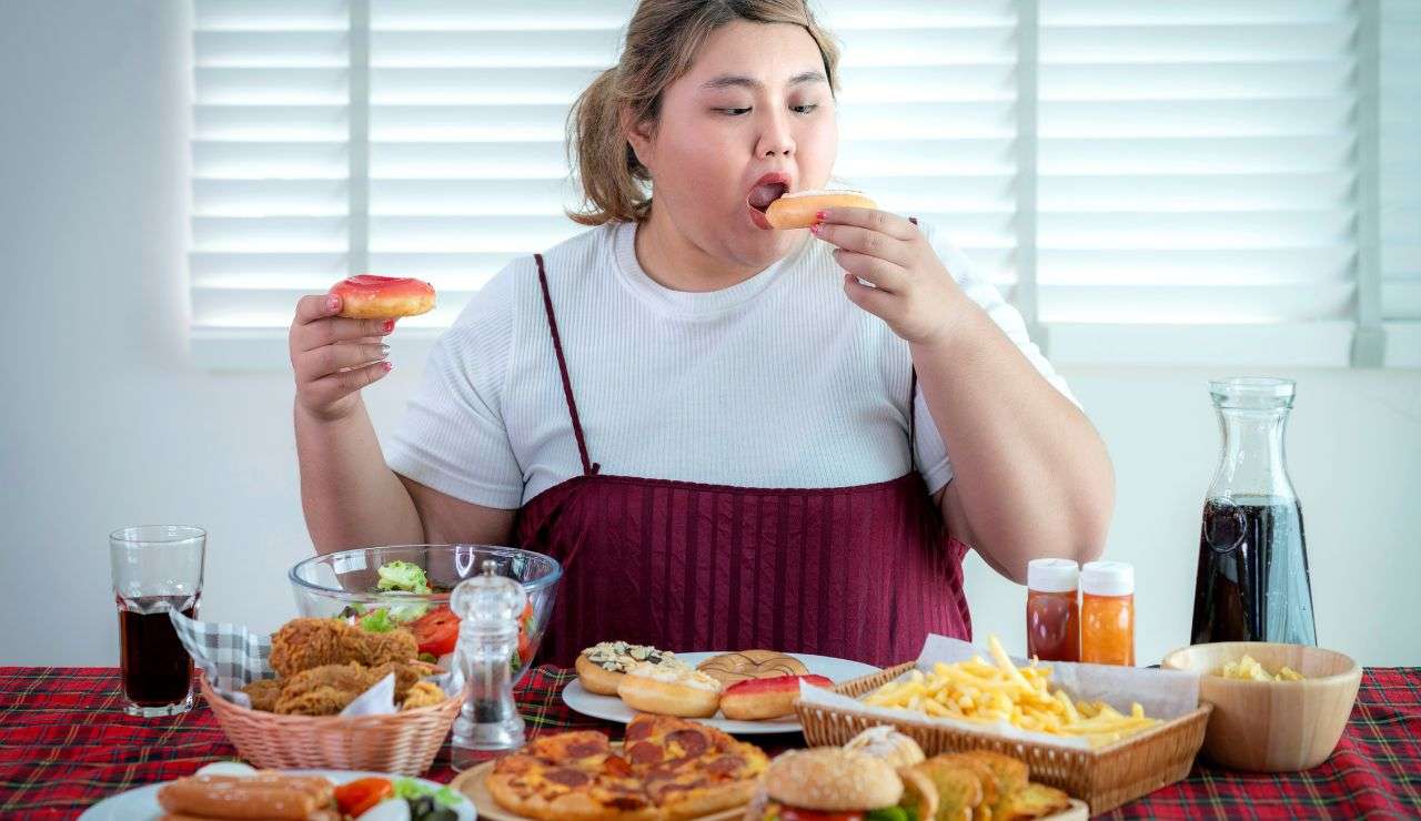Perché acquistiamo cibo spazzatura