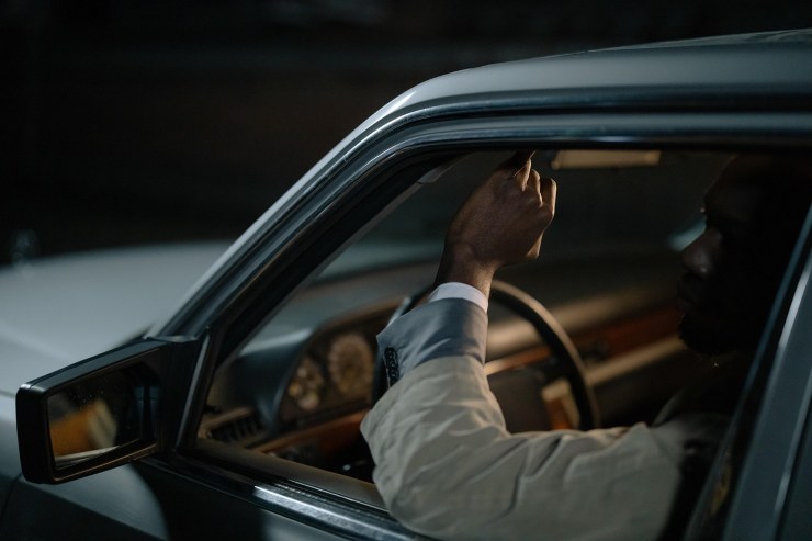 attenzione a queste attività che possono essere fatte in auto