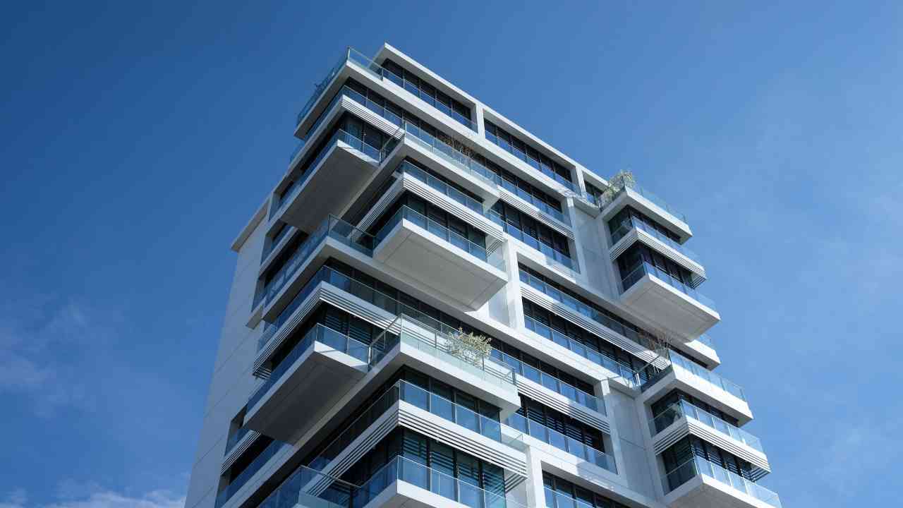 Il condominio non vuole che li lasci in giro