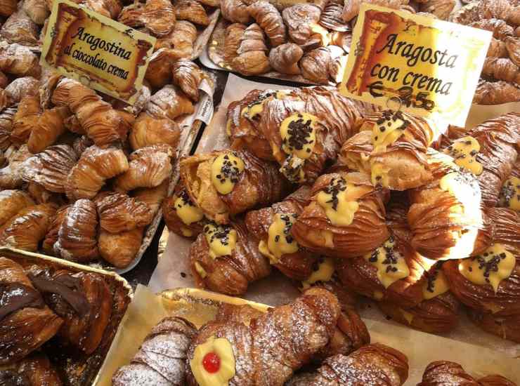 sfogliatelle ecco il loro gusto e dove si trovano le più buone