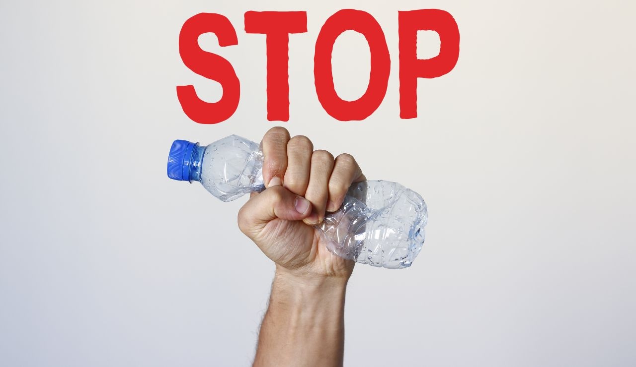 Stop alla produzione di bottiglie di plastica da mezzo litro