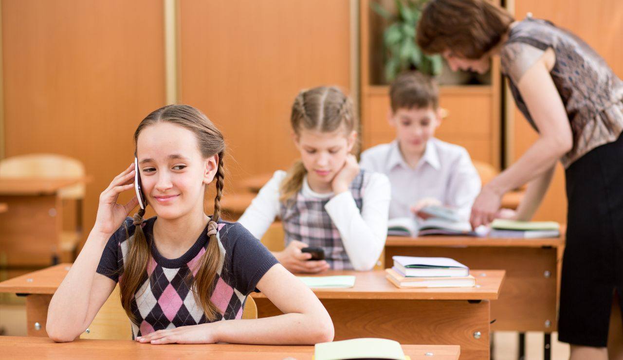 Stop all'utilizzo del cellulare a scuola