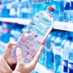 Microplastiche nell’ACQUA: come fare attenzione quando si acquistano e quali sono le peggiori